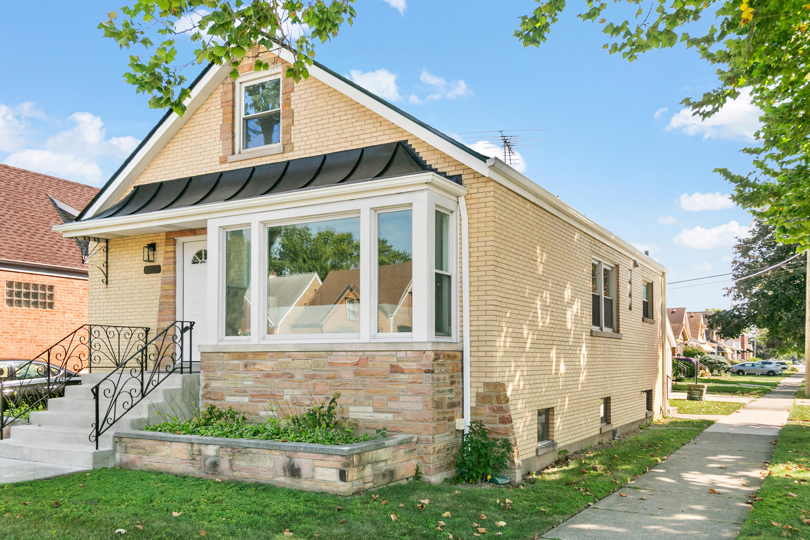 2263 S 14th Avenue, North Riverside, IL 60546