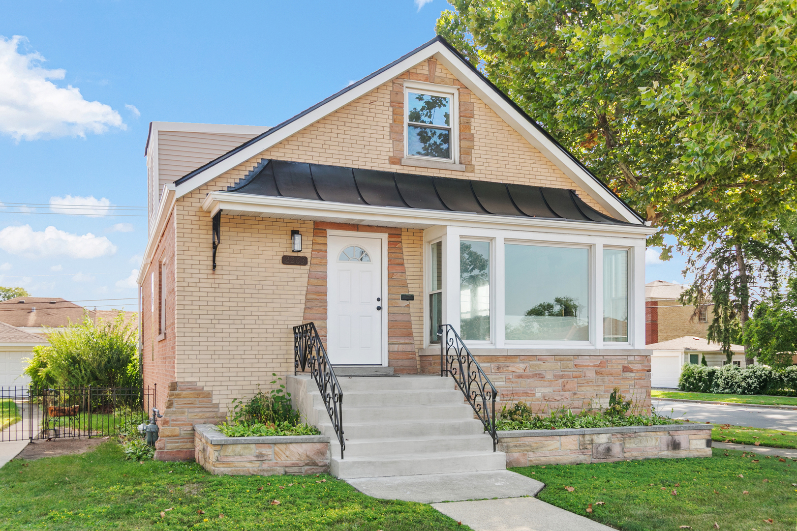 2263 S 14th Avenue, North Riverside, IL 60546