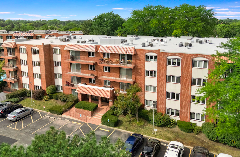 2066 SAINT JOHNS Avenue #301, Highland Park, IL 60035