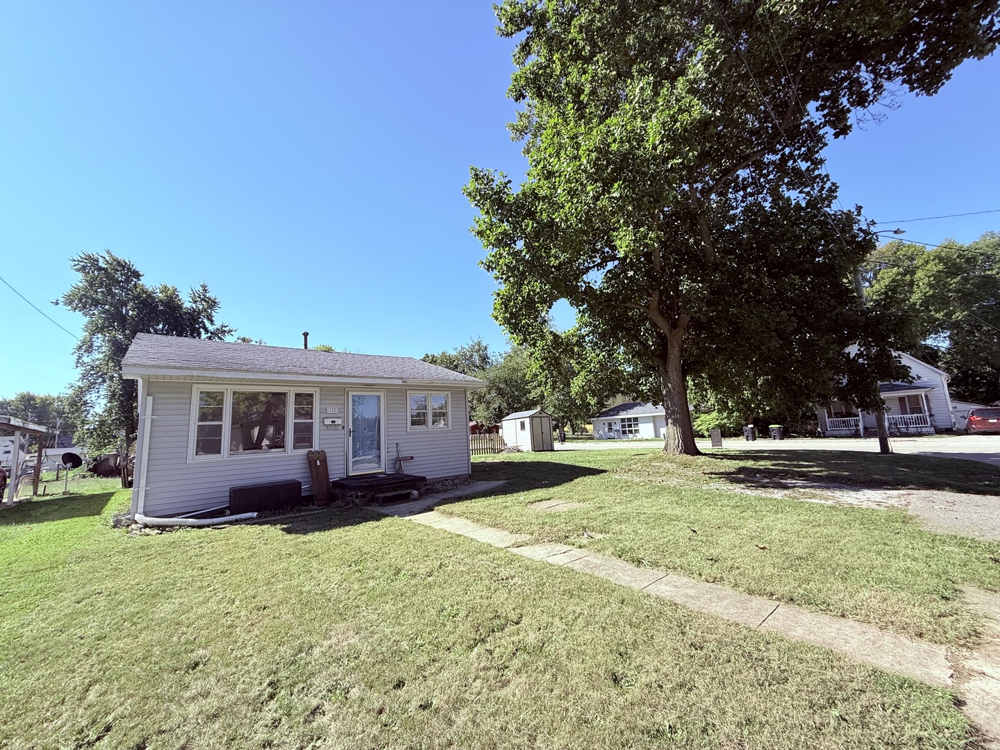 120 W Cherry Street, Clinton, IL 61727