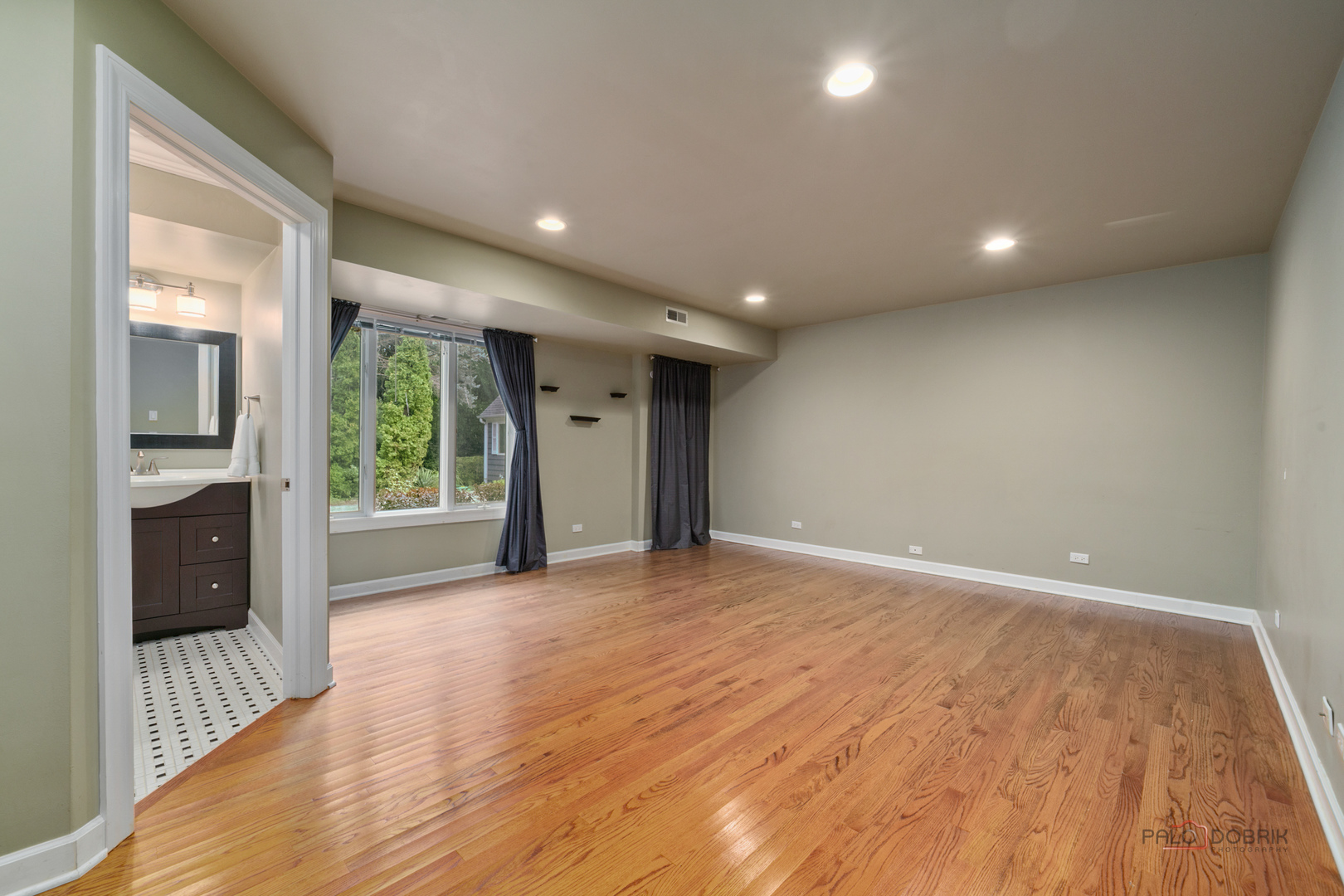 1884 Tweed Road, Inverness, IL 60067