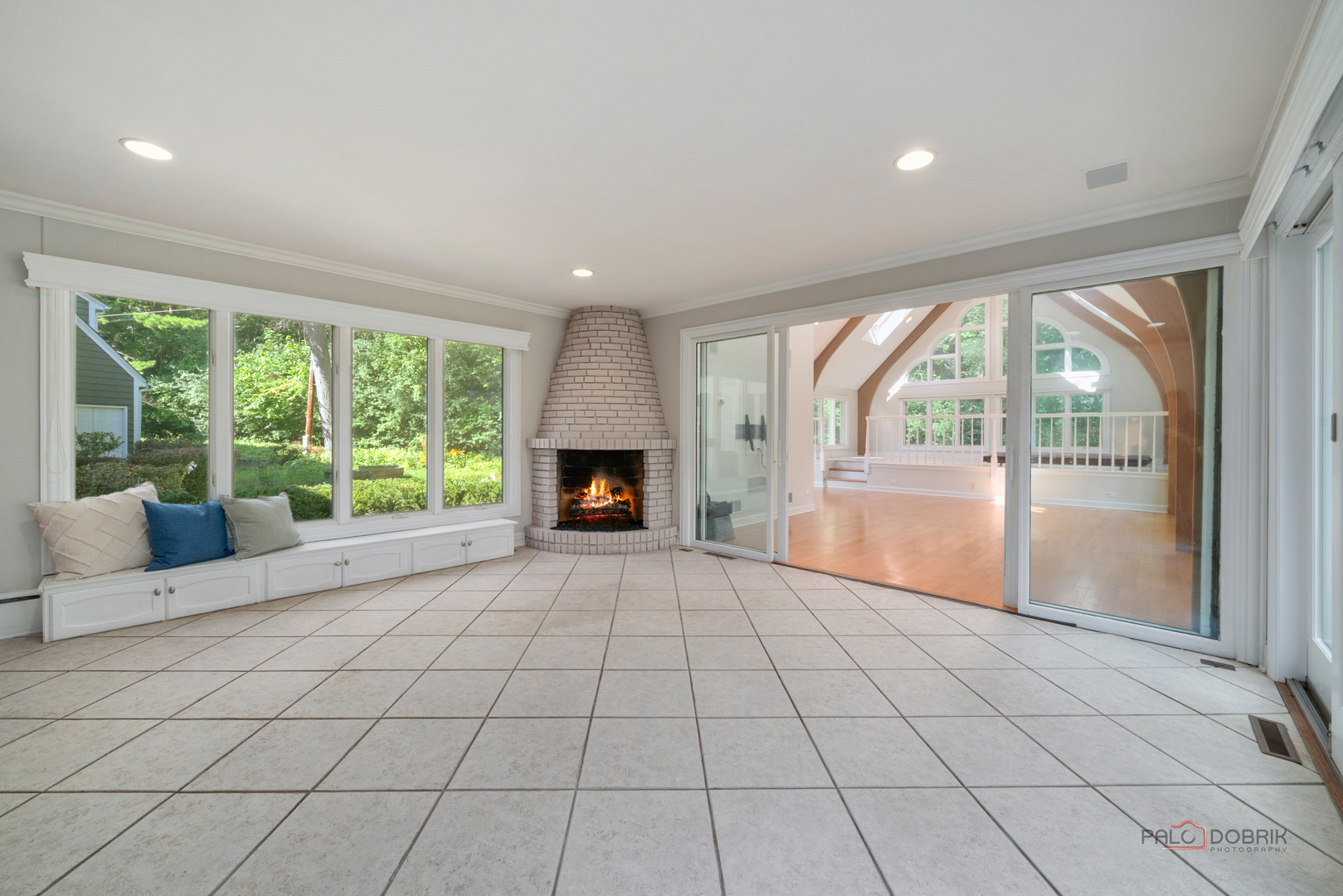 1884 Tweed Road, Inverness, IL 60067