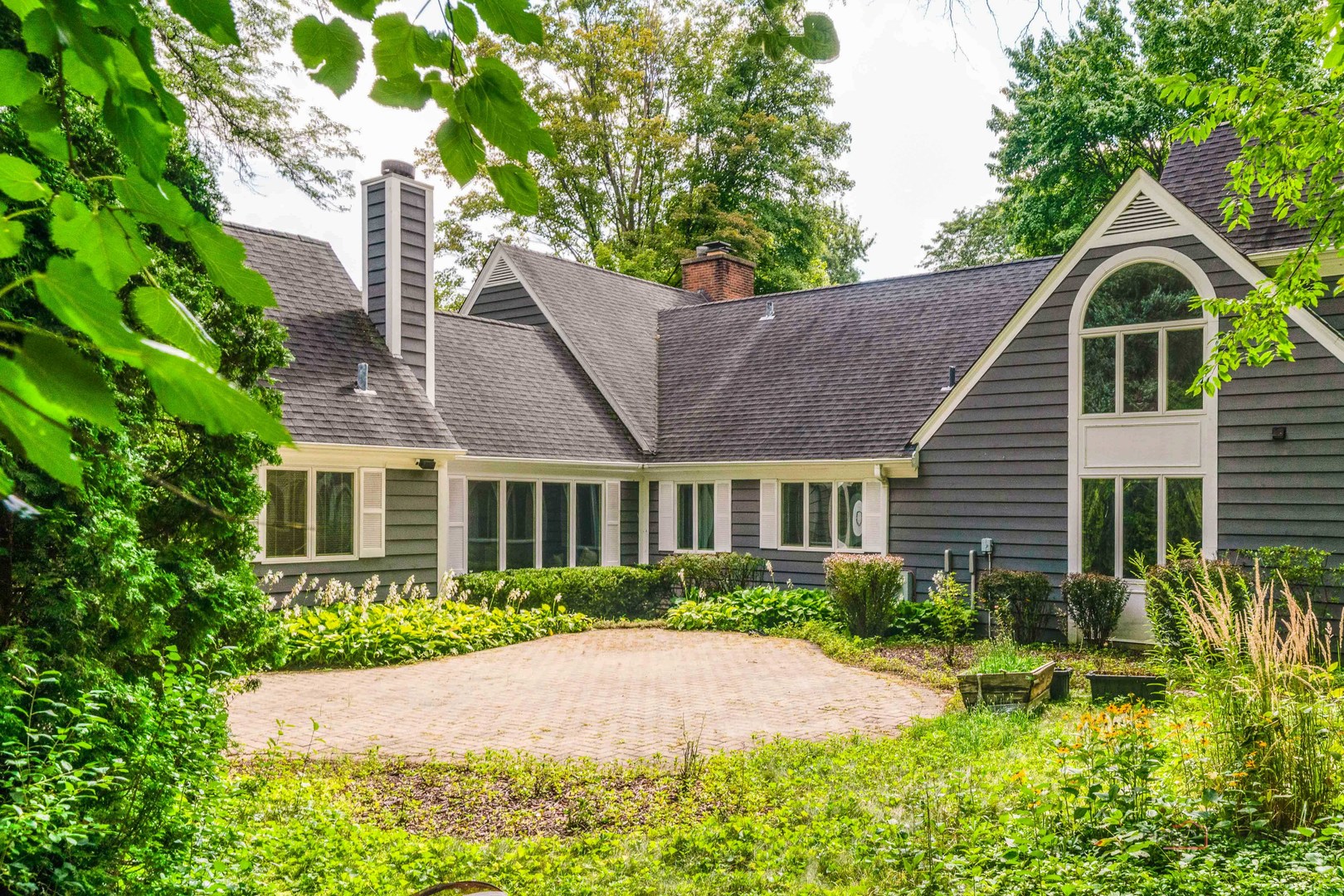 1884 Tweed Road, Inverness, IL 60067