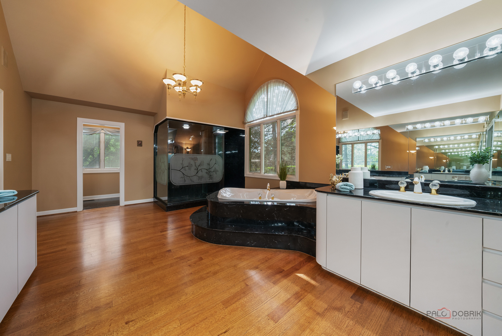 1884 Tweed Road, Inverness, IL 60067