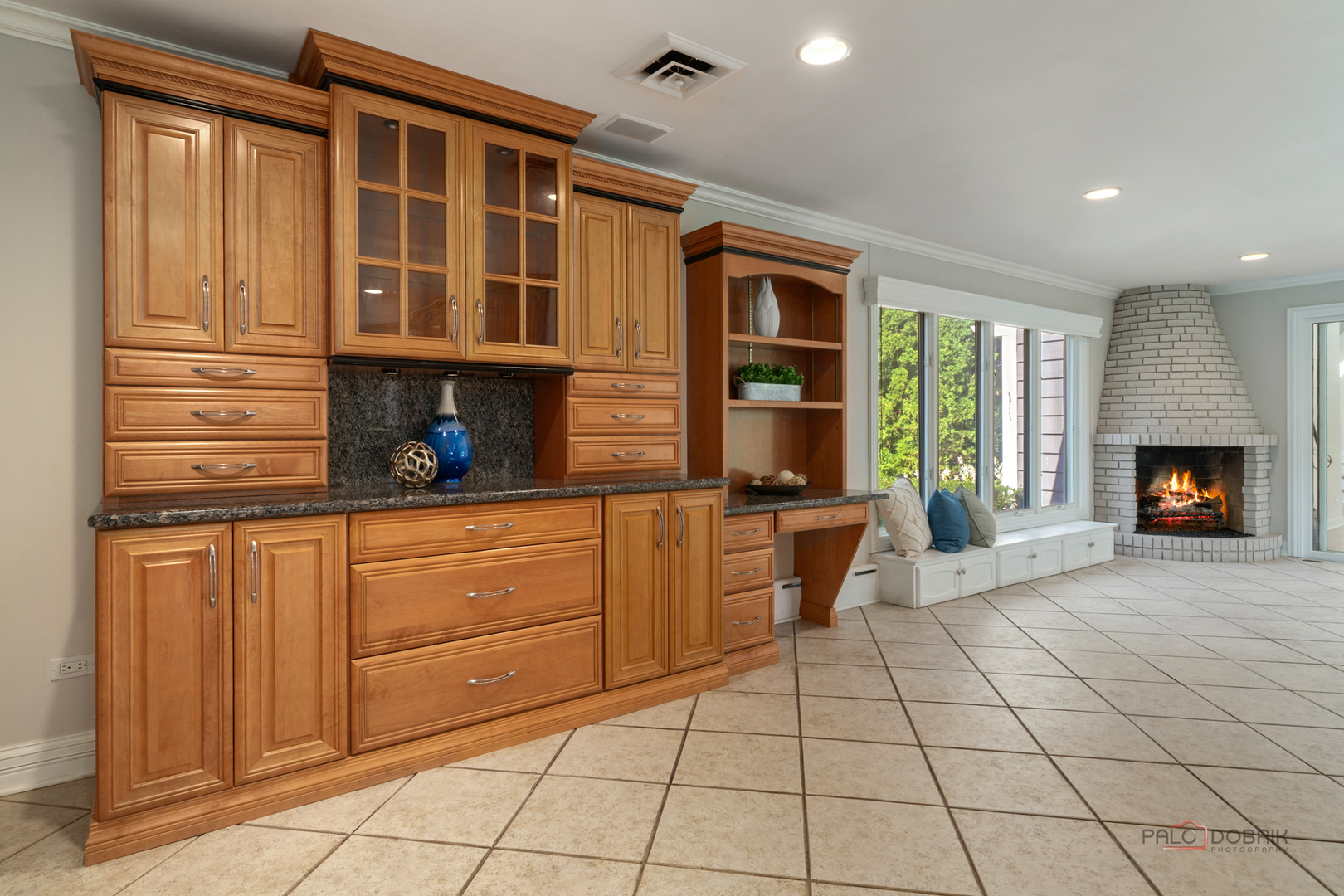 1884 Tweed Road, Inverness, IL 60067