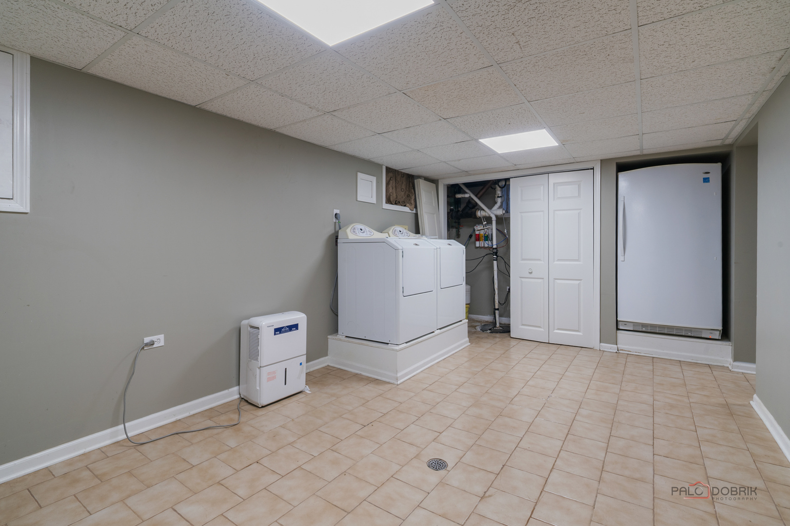 1884 Tweed Road, Inverness, IL 60067