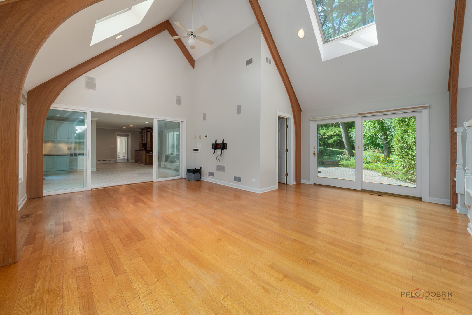 1884 Tweed Road, Inverness, IL 60067