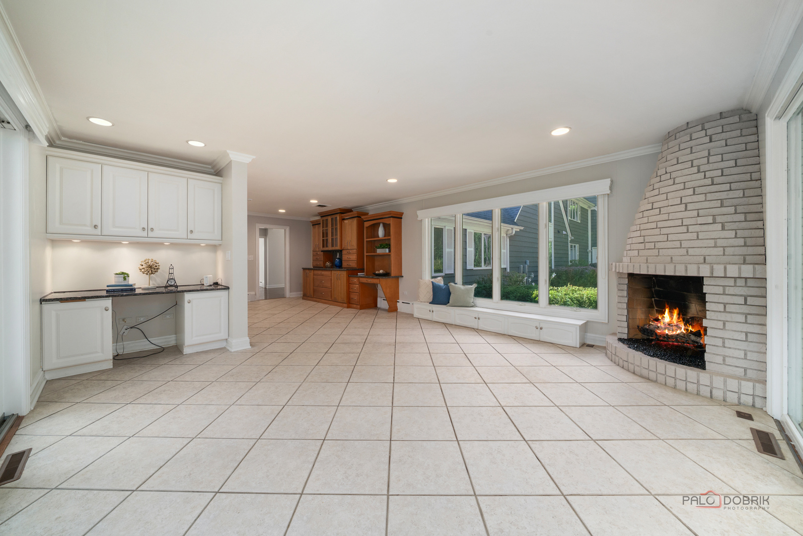 1884 Tweed Road, Inverness, IL 60067