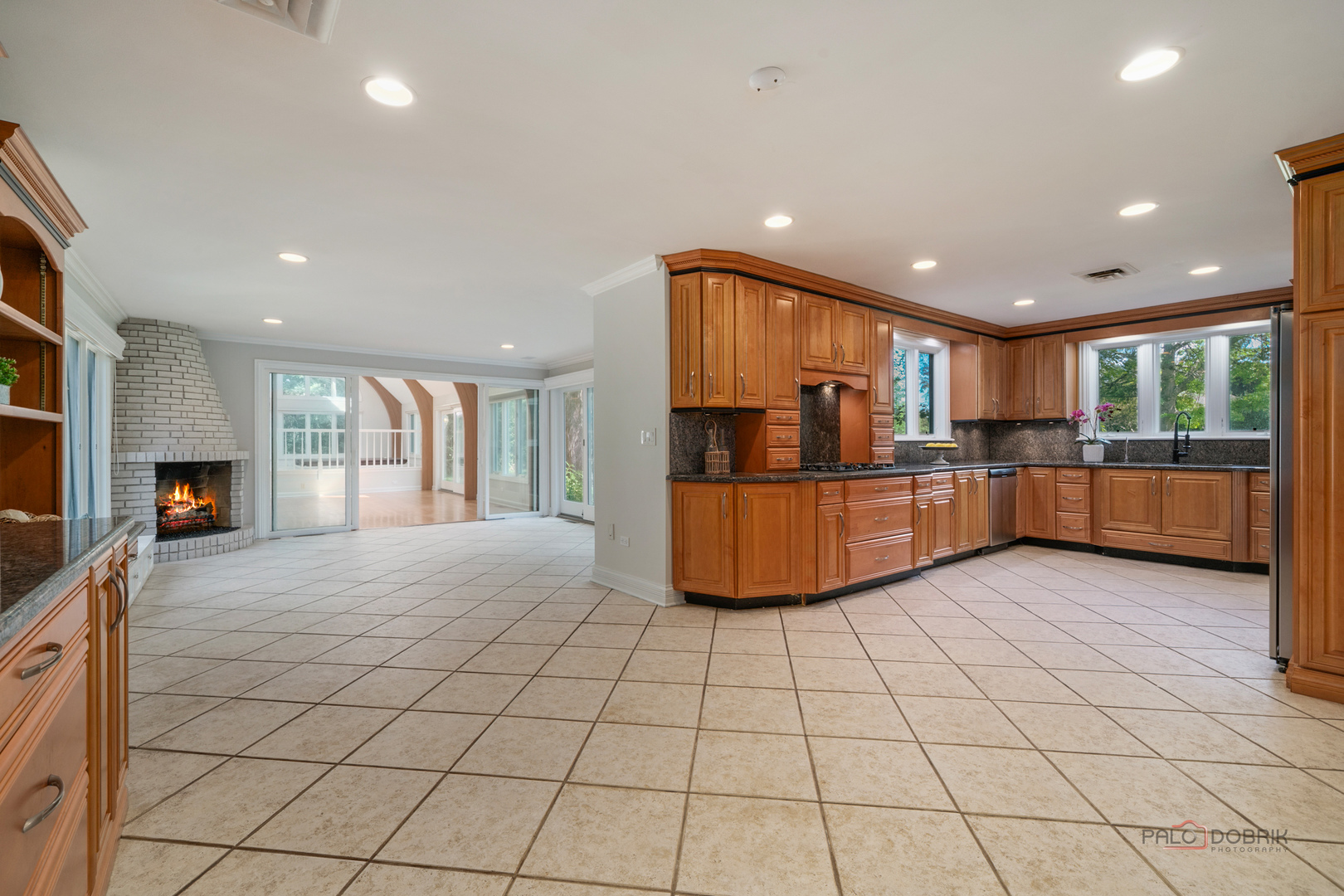 1884 Tweed Road, Inverness, IL 60067
