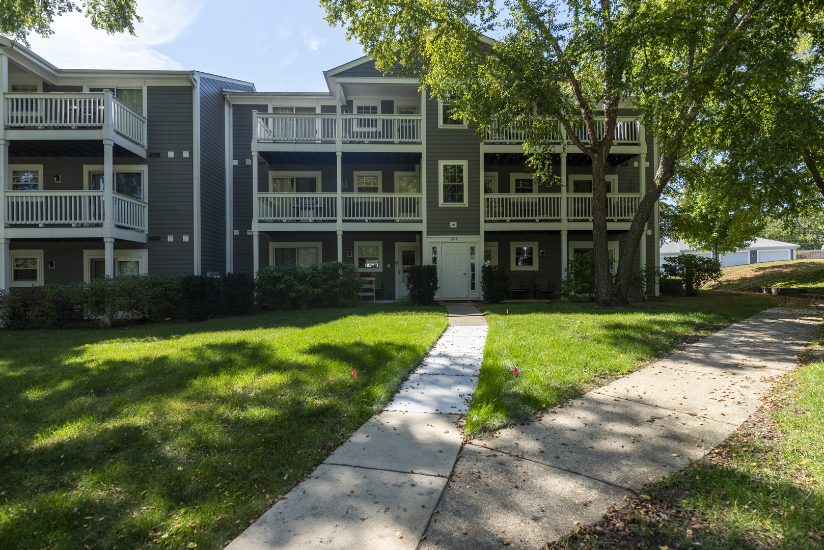 124 E Winchester Road #F, Libertyville, IL 60048