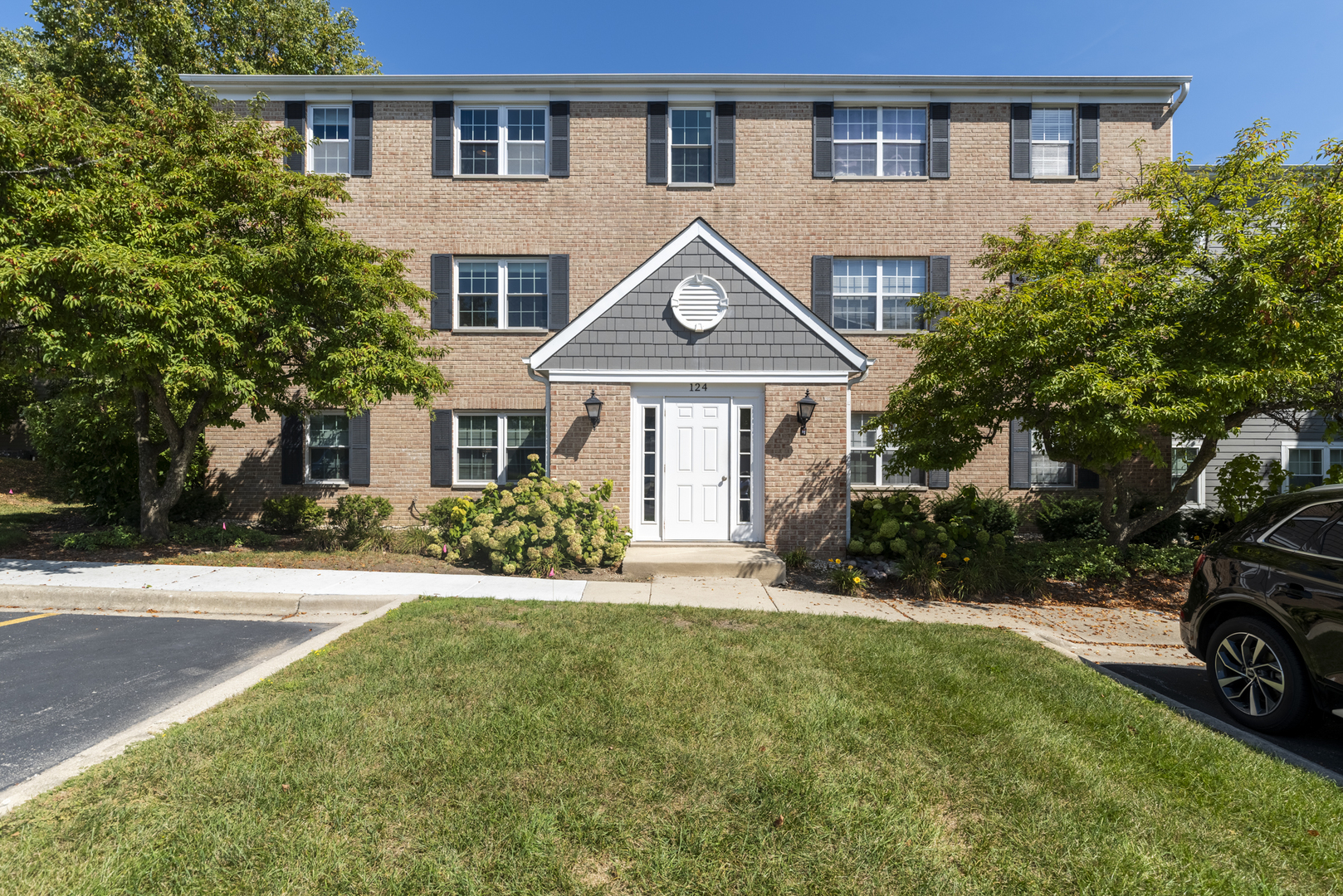 124 E Winchester Road #F, Libertyville, IL 60048