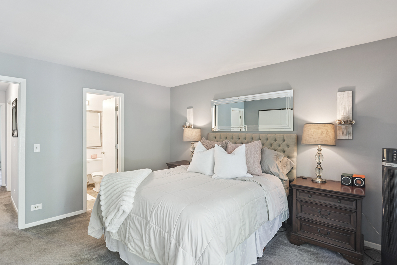 124 E Winchester Road #F, Libertyville, IL 60048