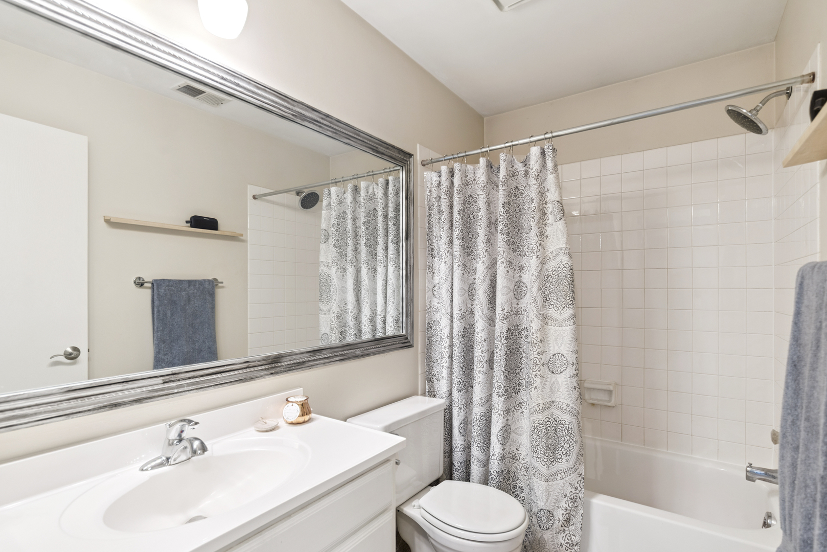 124 E Winchester Road #F, Libertyville, IL 60048