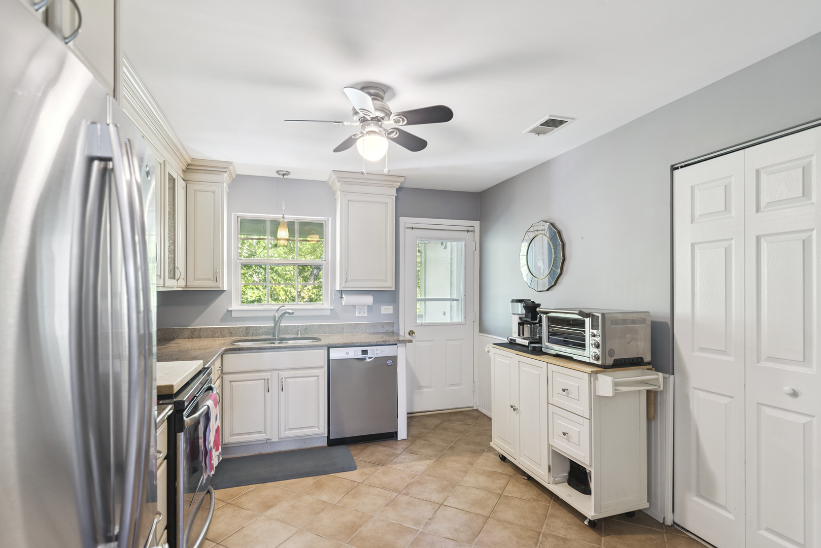 124 E Winchester Road #F, Libertyville, IL 60048