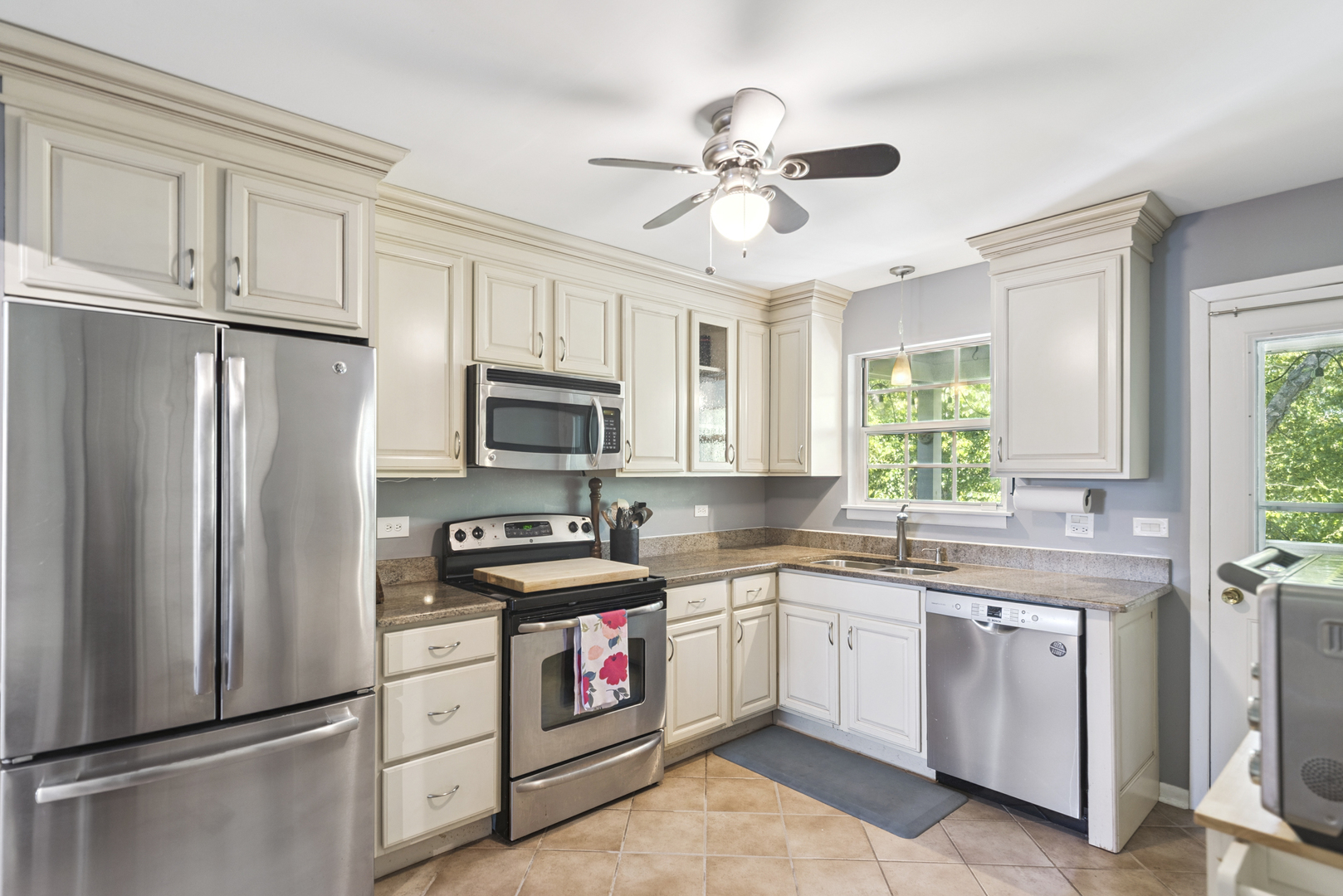 124 E Winchester Road #F, Libertyville, IL 60048