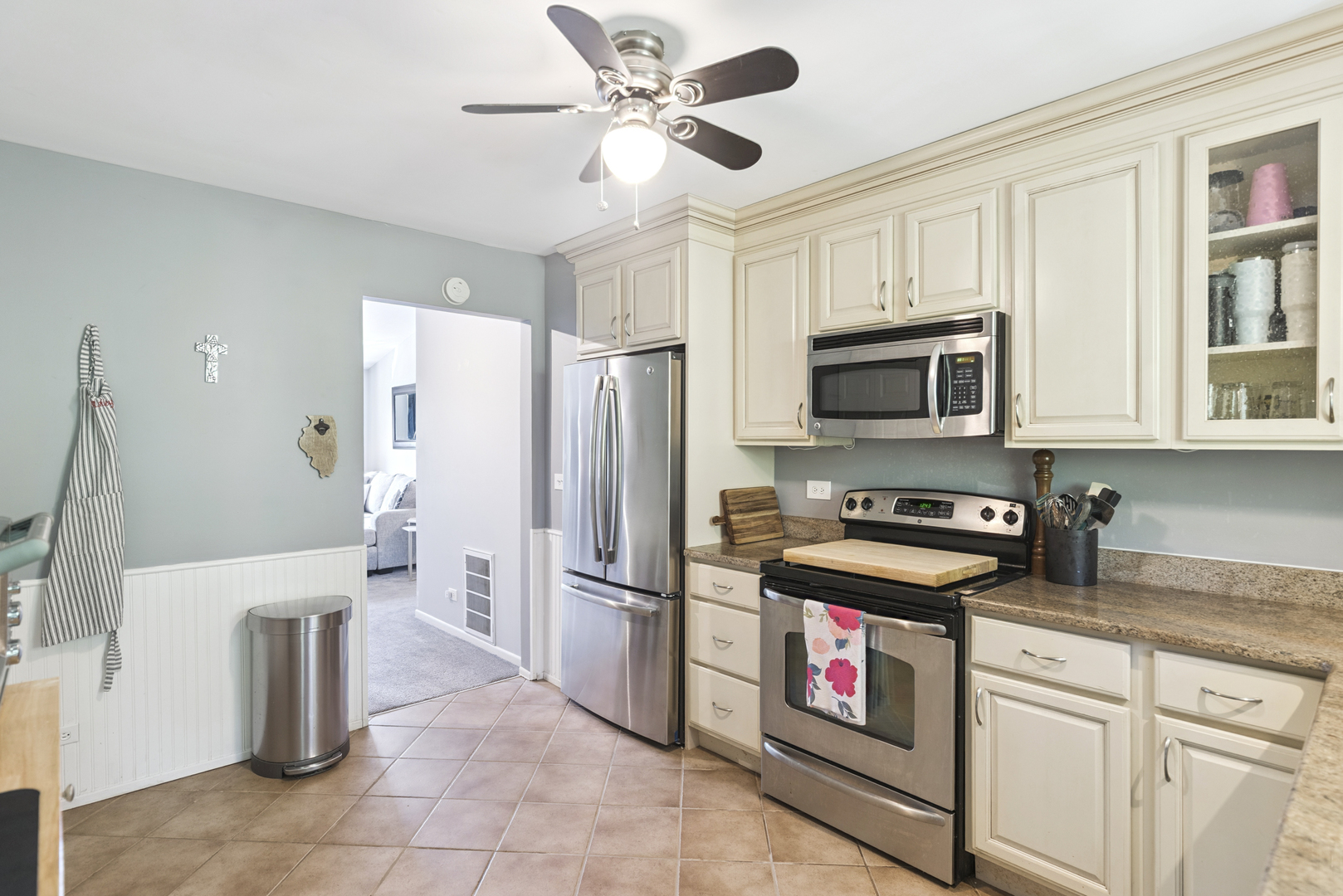 124 E Winchester Road #F, Libertyville, IL 60048
