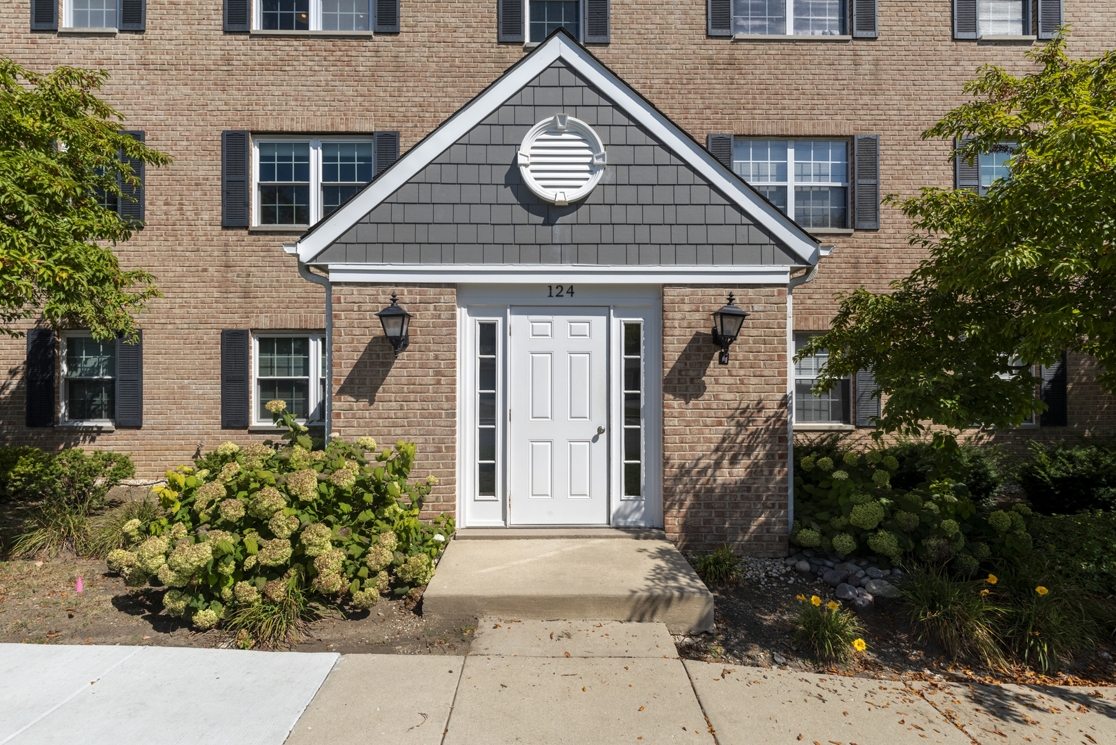 124 E Winchester Road #F, Libertyville, IL 60048