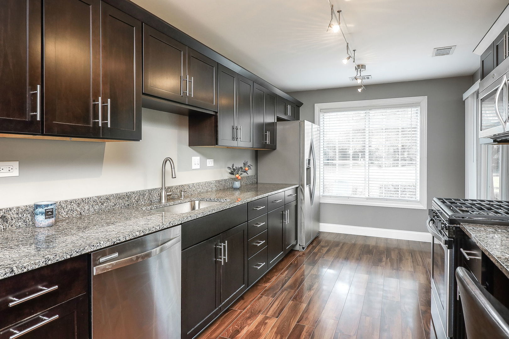 893 Nelli Court #101, Naperville, IL 60563