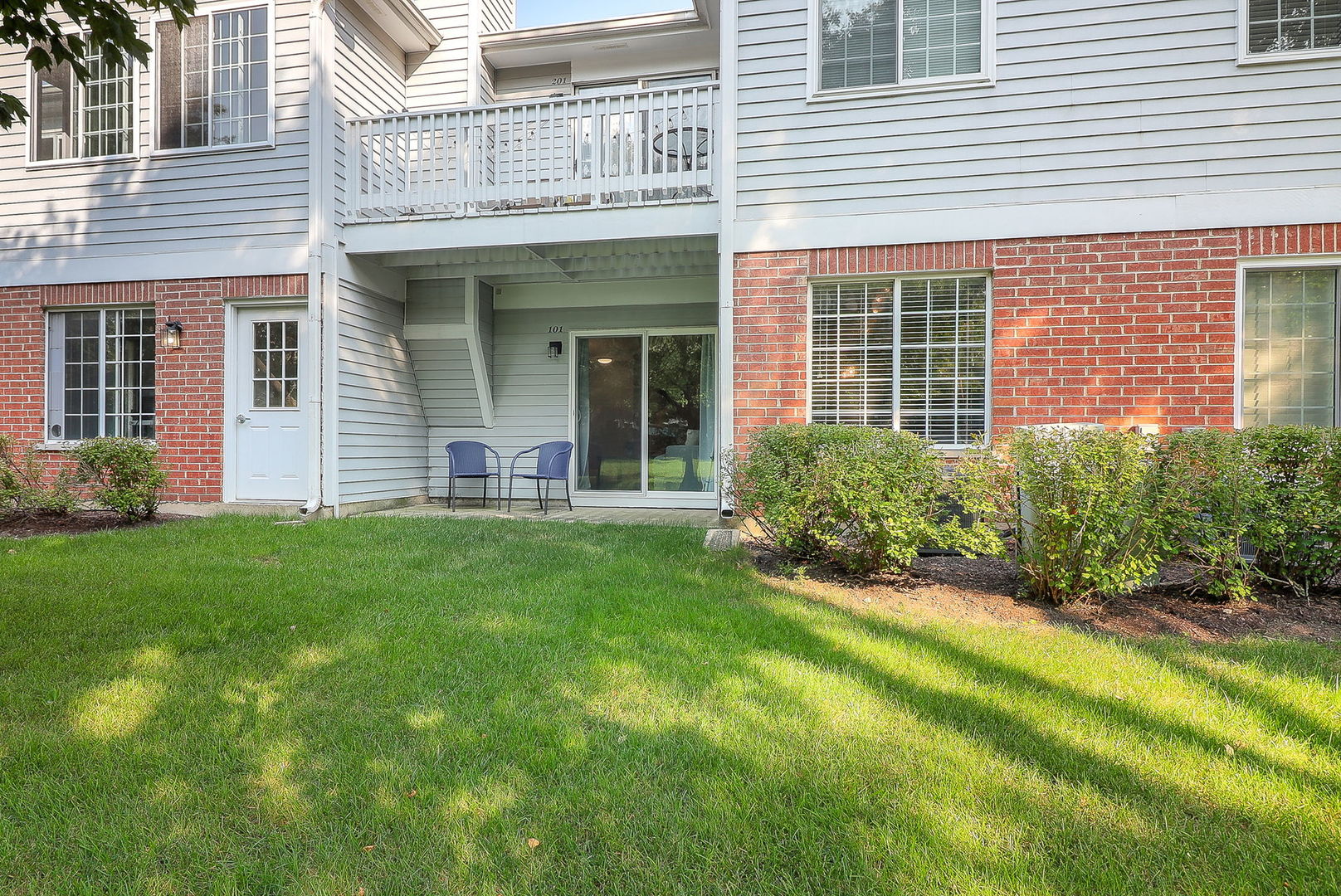 893 Nelli Court #101, Naperville, IL 60563