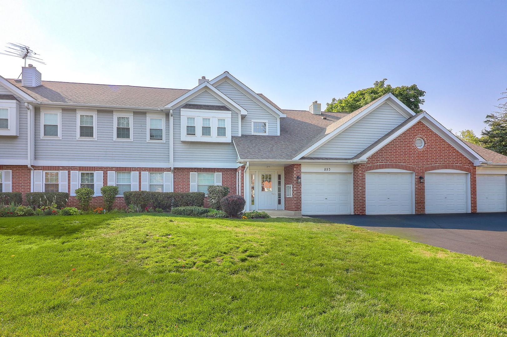 893 Nelli Court #101, Naperville, IL 60563