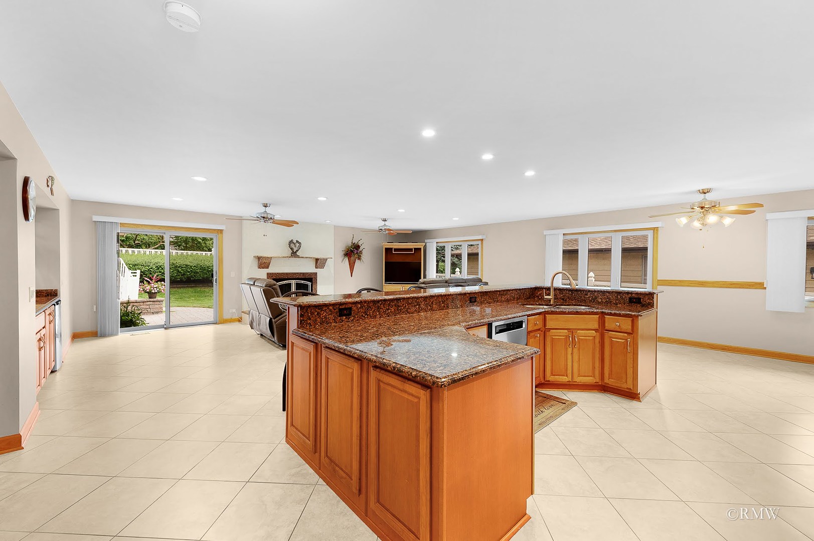 885 Brewster Lane, Bartlett, IL 60103