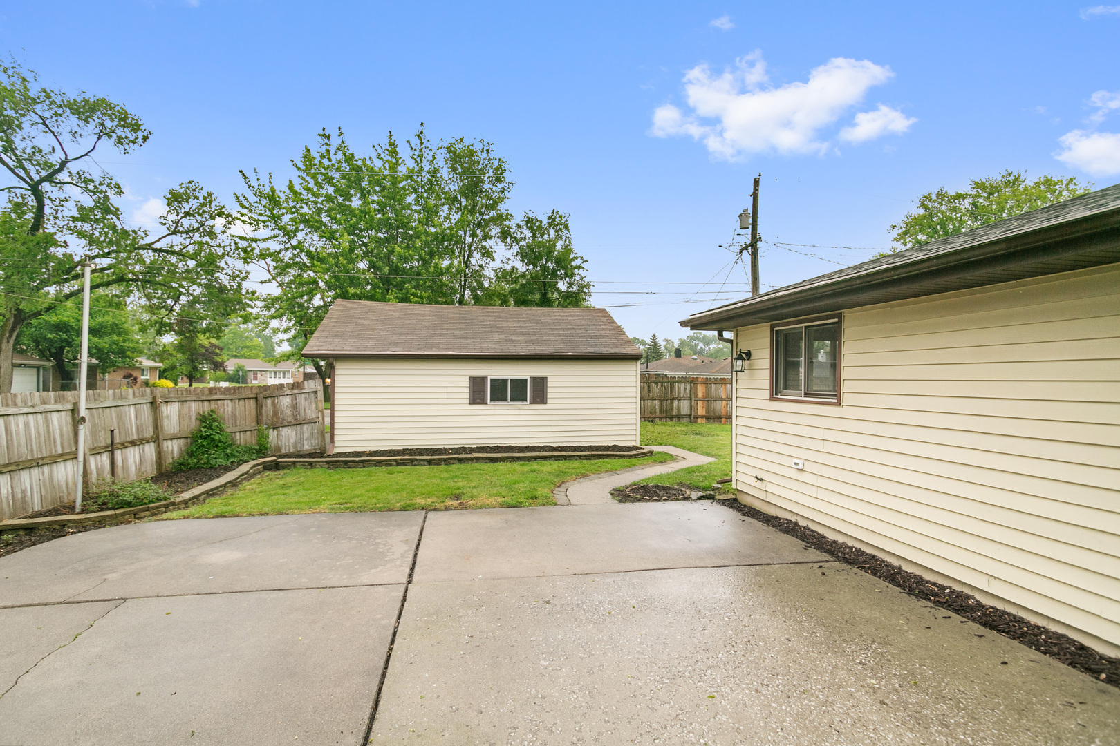 17303 Chicago Avenue, Lansing, IL 60438
