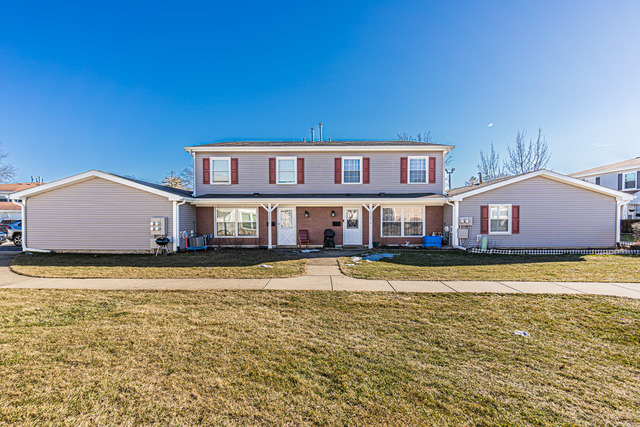 1305 Kingsbury Drive, Hanover Park, IL 60133