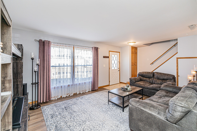 1305 Kingsbury Drive, Hanover Park, IL 60133