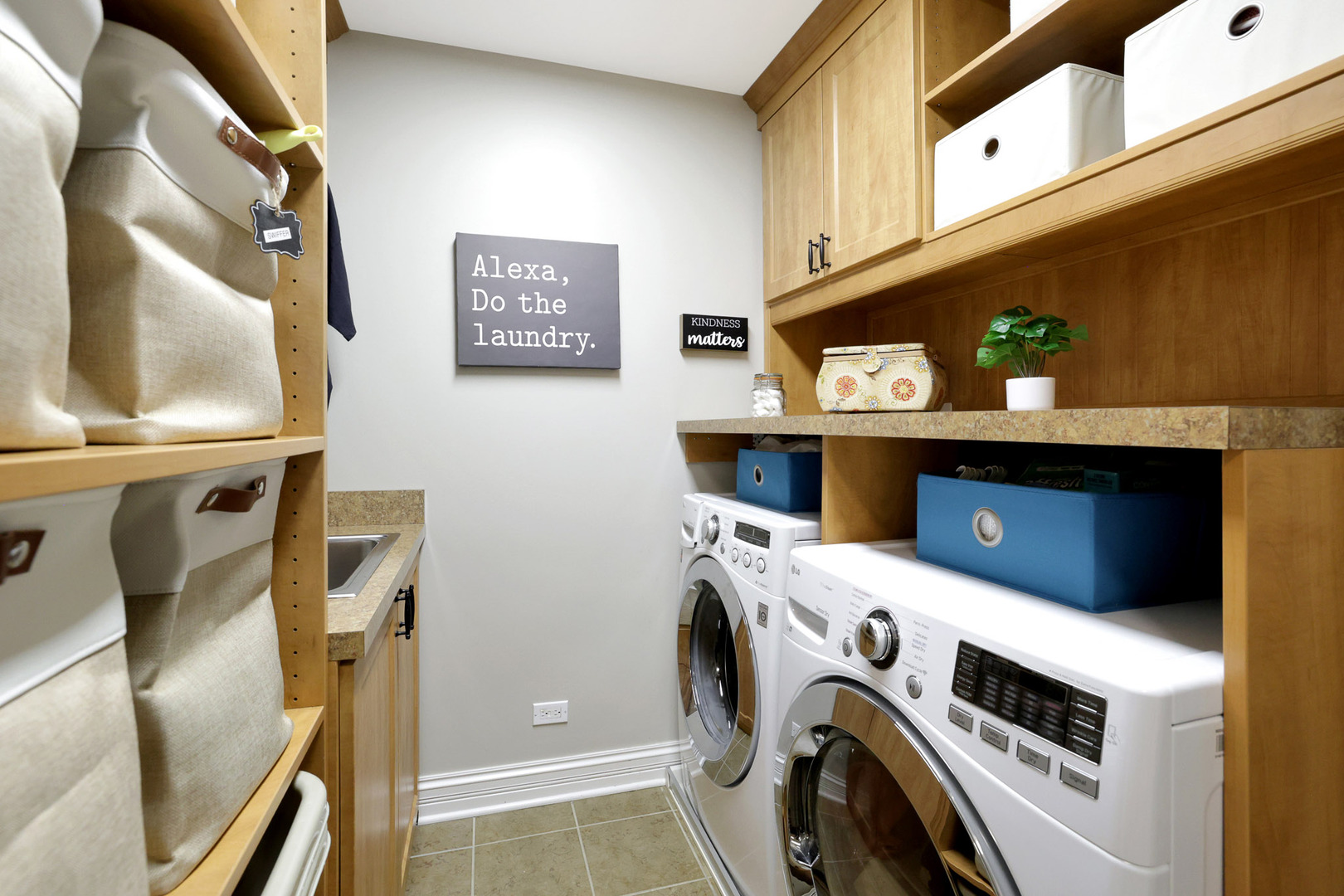 1053 Hummingbird Way, Bartlett, IL 60103