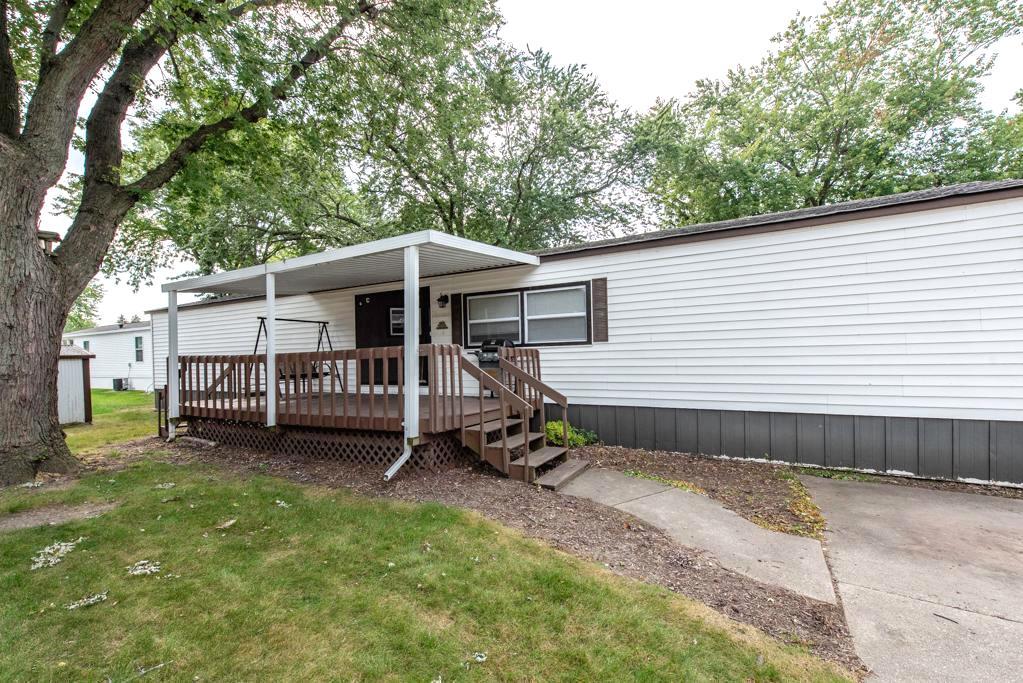 3285 Meadow Drive, Park City, IL 60085