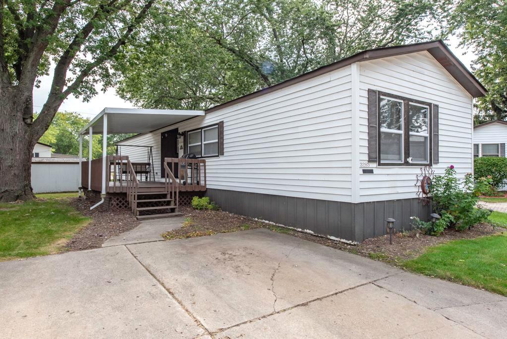 3285 Meadow Drive, Park City, IL 60085