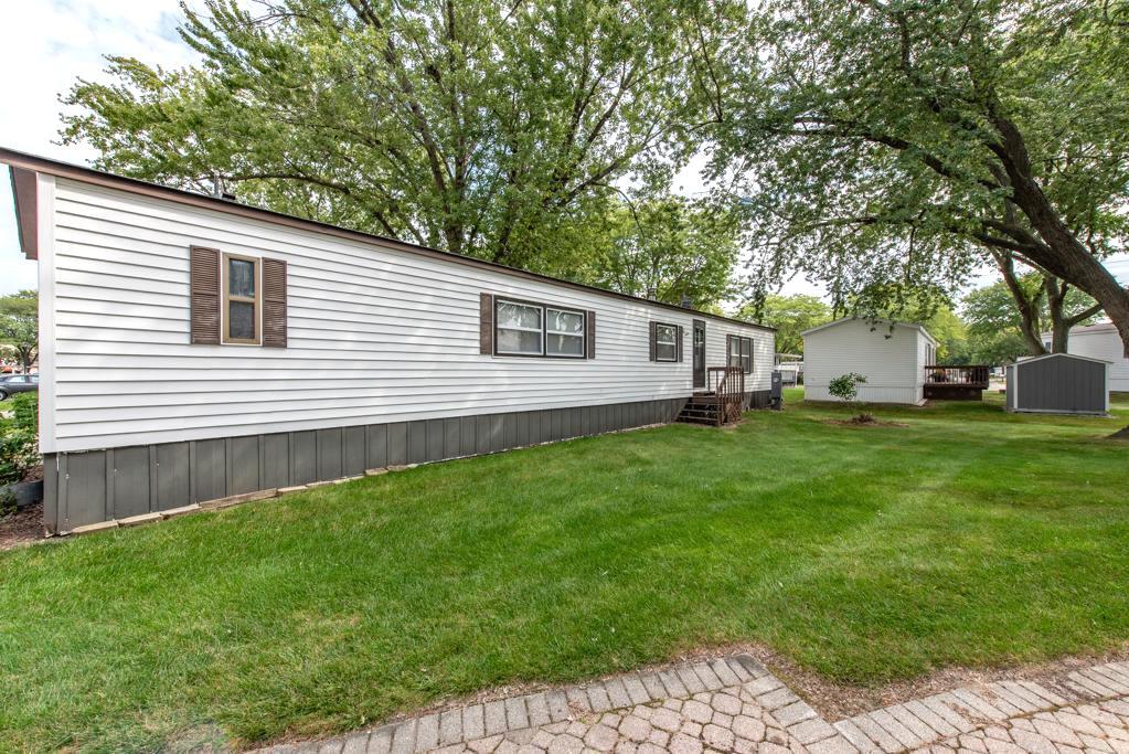 3285 Meadow Drive, Park City, IL 60085