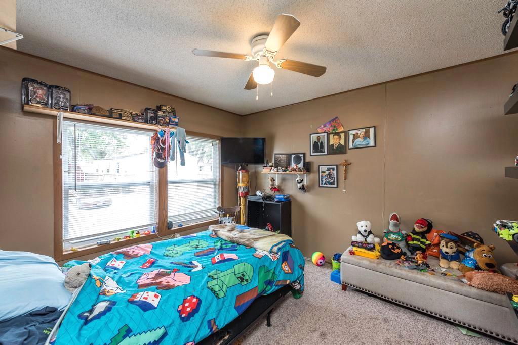 3285 Meadow Drive, Park City, IL 60085