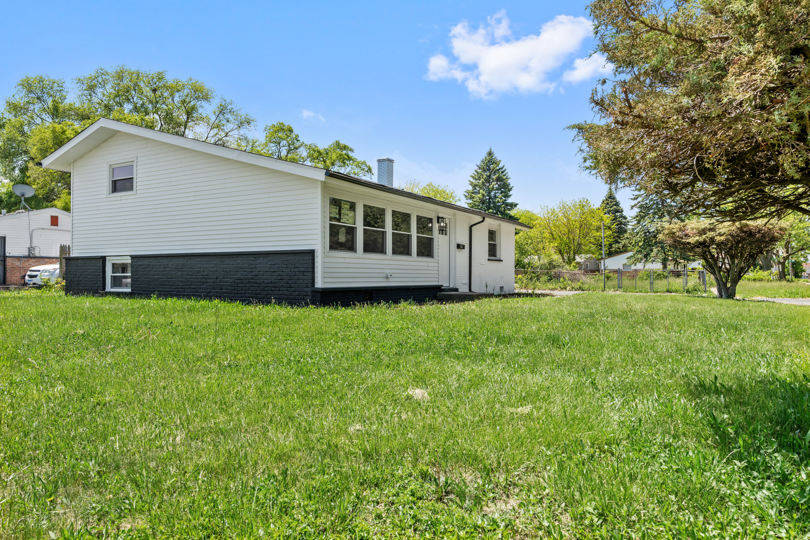 2711 Lancaster Drive, Markham, IL 60428