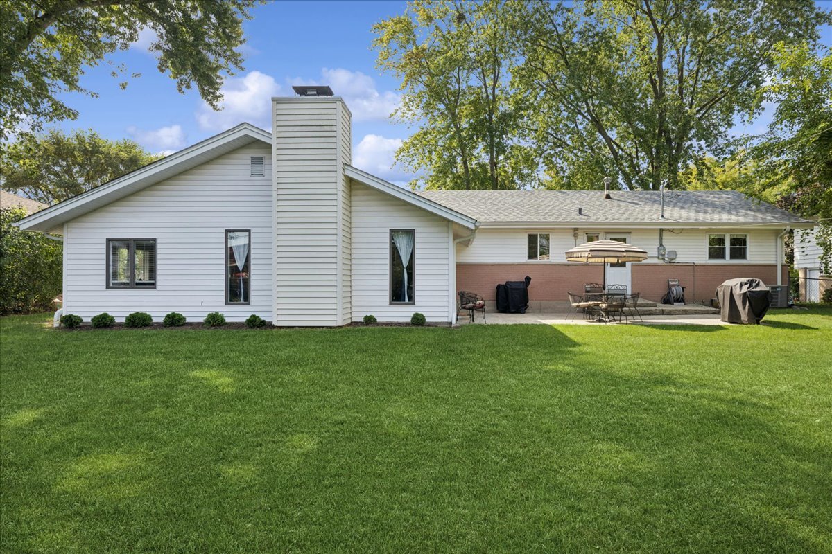 370 Flagstaff Lane, Hoffman Estates, IL 60169