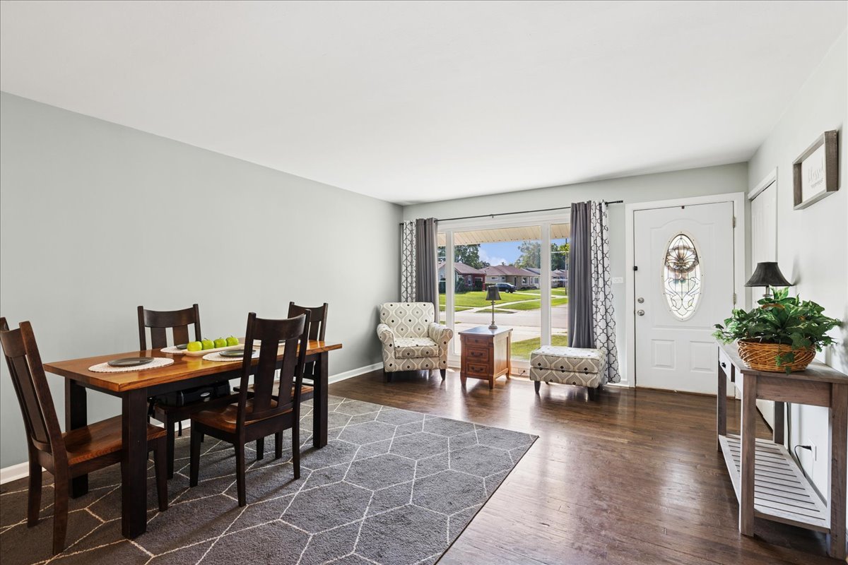 370 Flagstaff Lane, Hoffman Estates, IL 60169