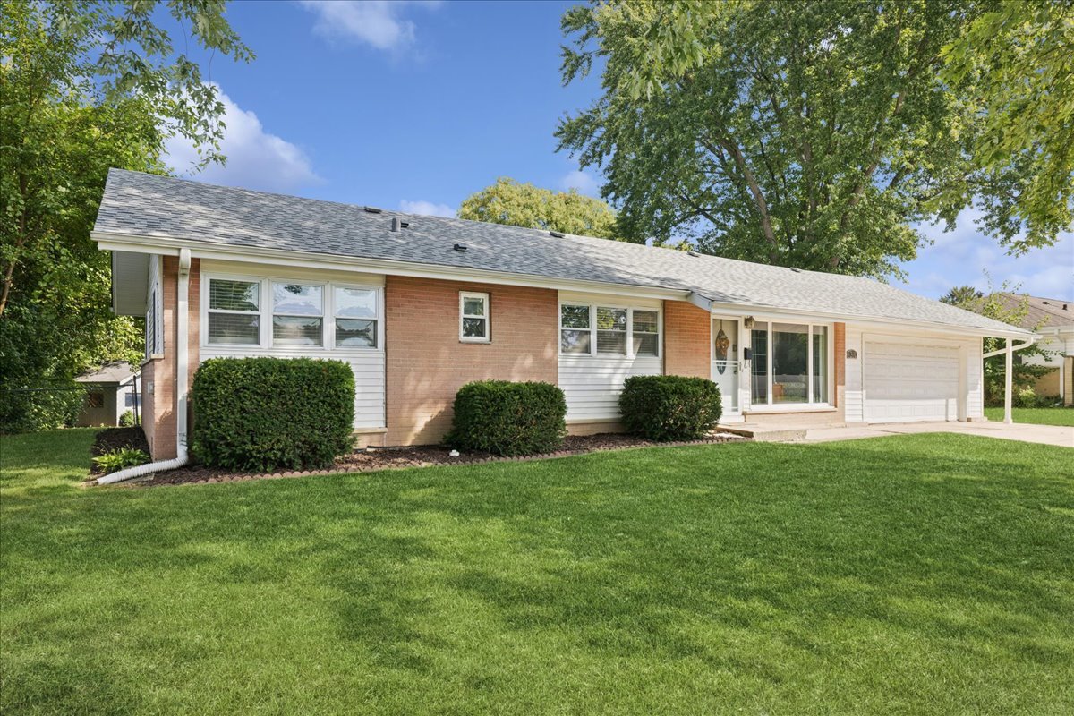 370 Flagstaff Lane, Hoffman Estates, IL 60169