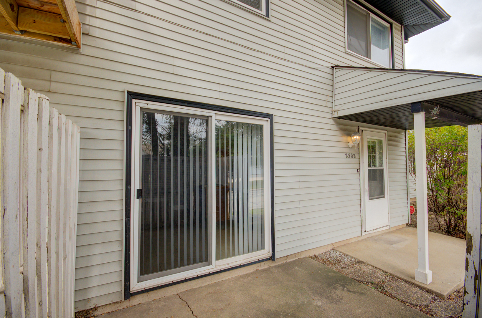 2302 Carnation Drive #317C, Crest Hill, IL 60403