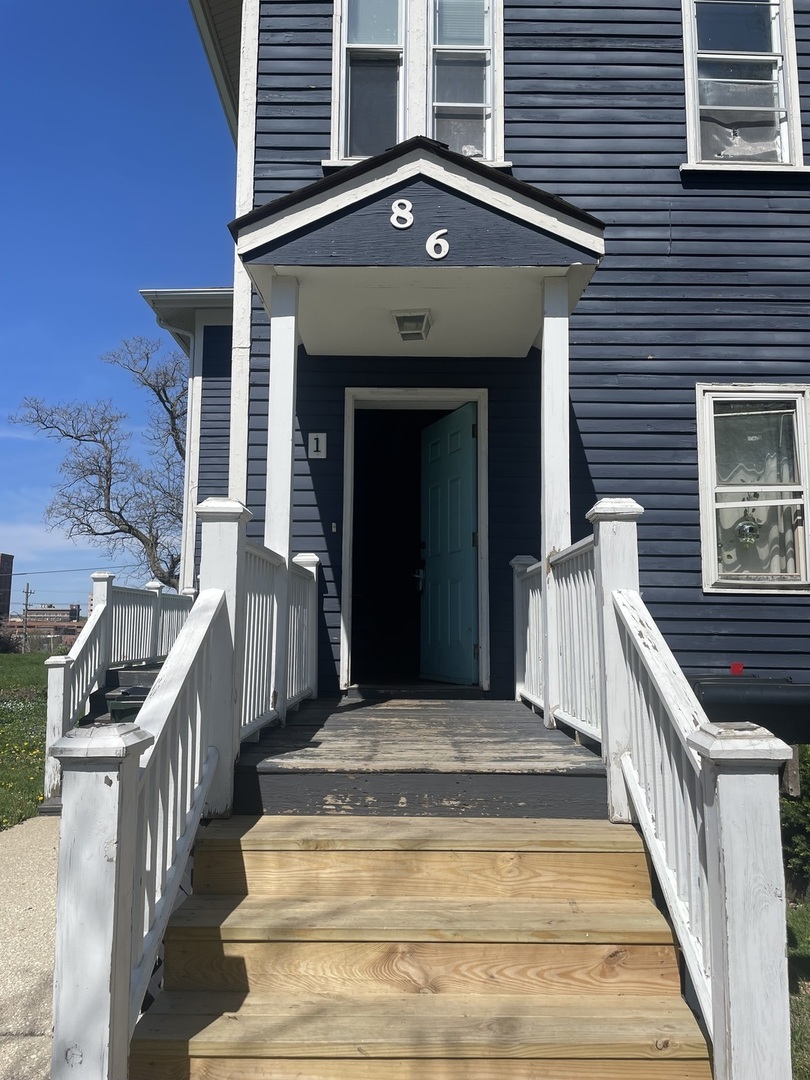 86 N 4th Street #1, Aurora, IL 60505