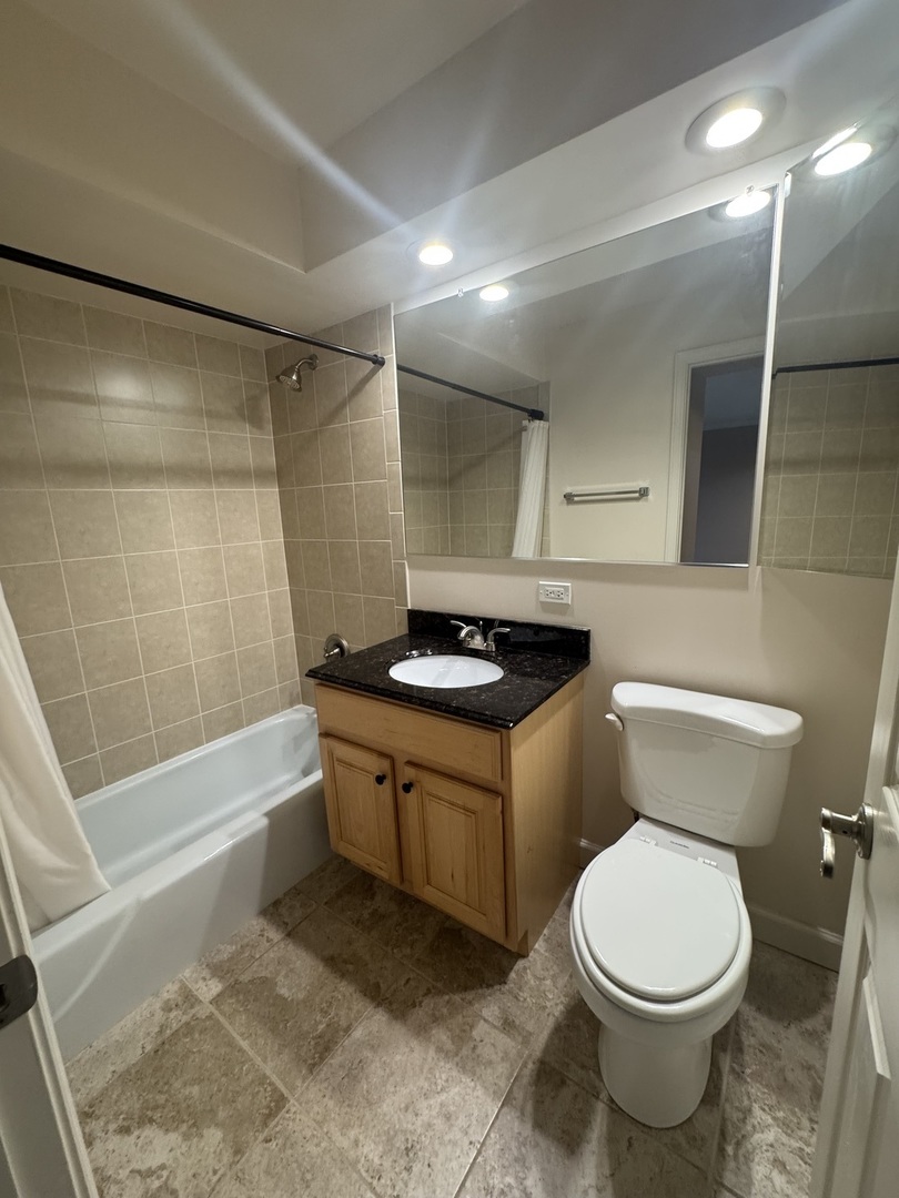 2021 S Wolf Road #213, Hillside, IL 60162