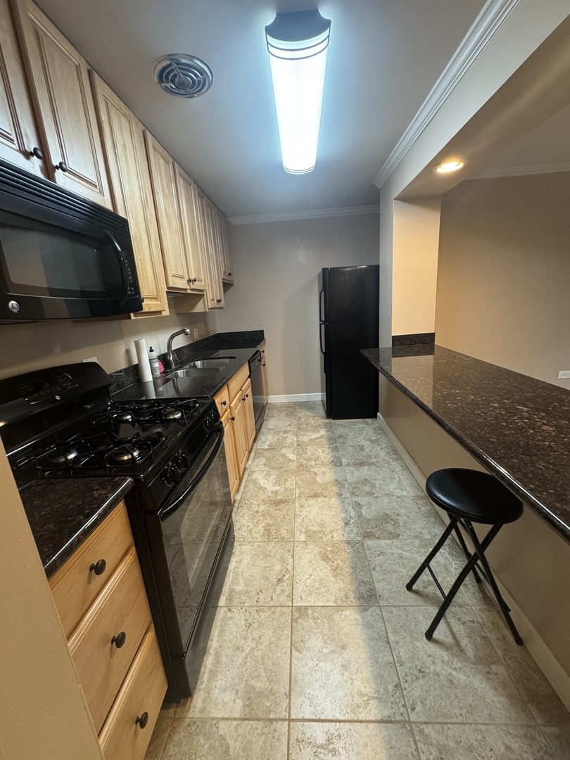 2021 S Wolf Road #213, Hillside, IL 60162