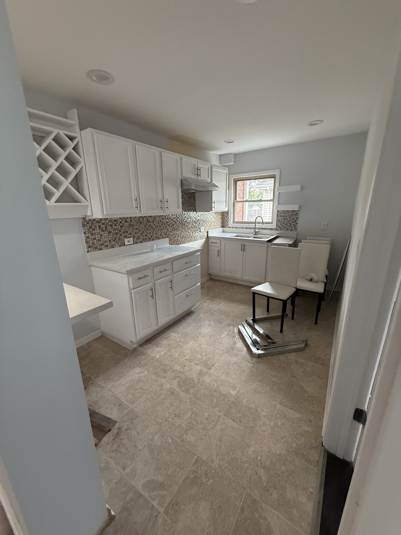 242 Highland Road, Willowbrook, IL 60527