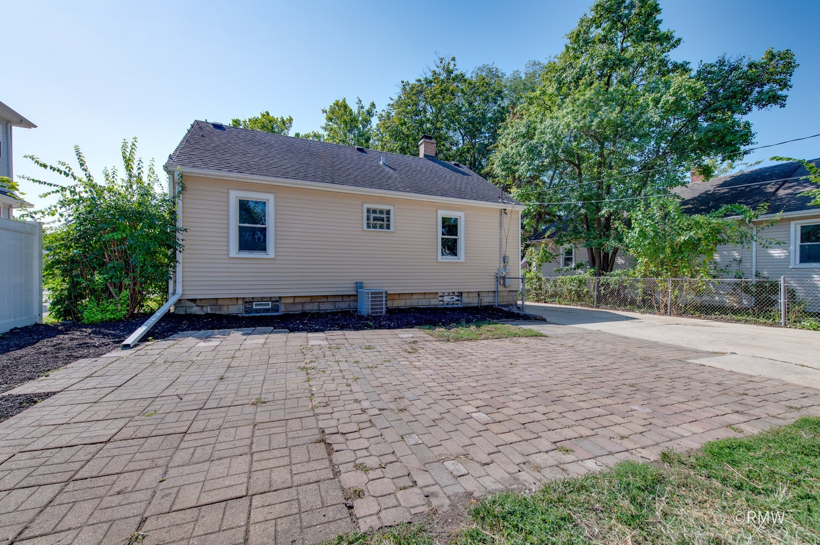 215 E Pine Avenue, Bensenville, IL 60106