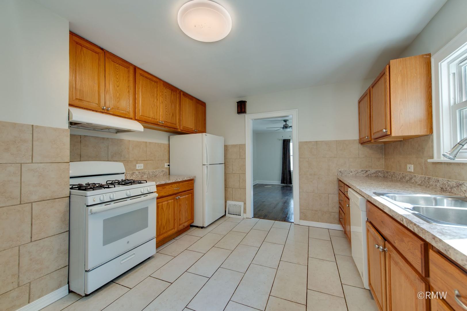 215 E Pine Avenue, Bensenville, IL 60106