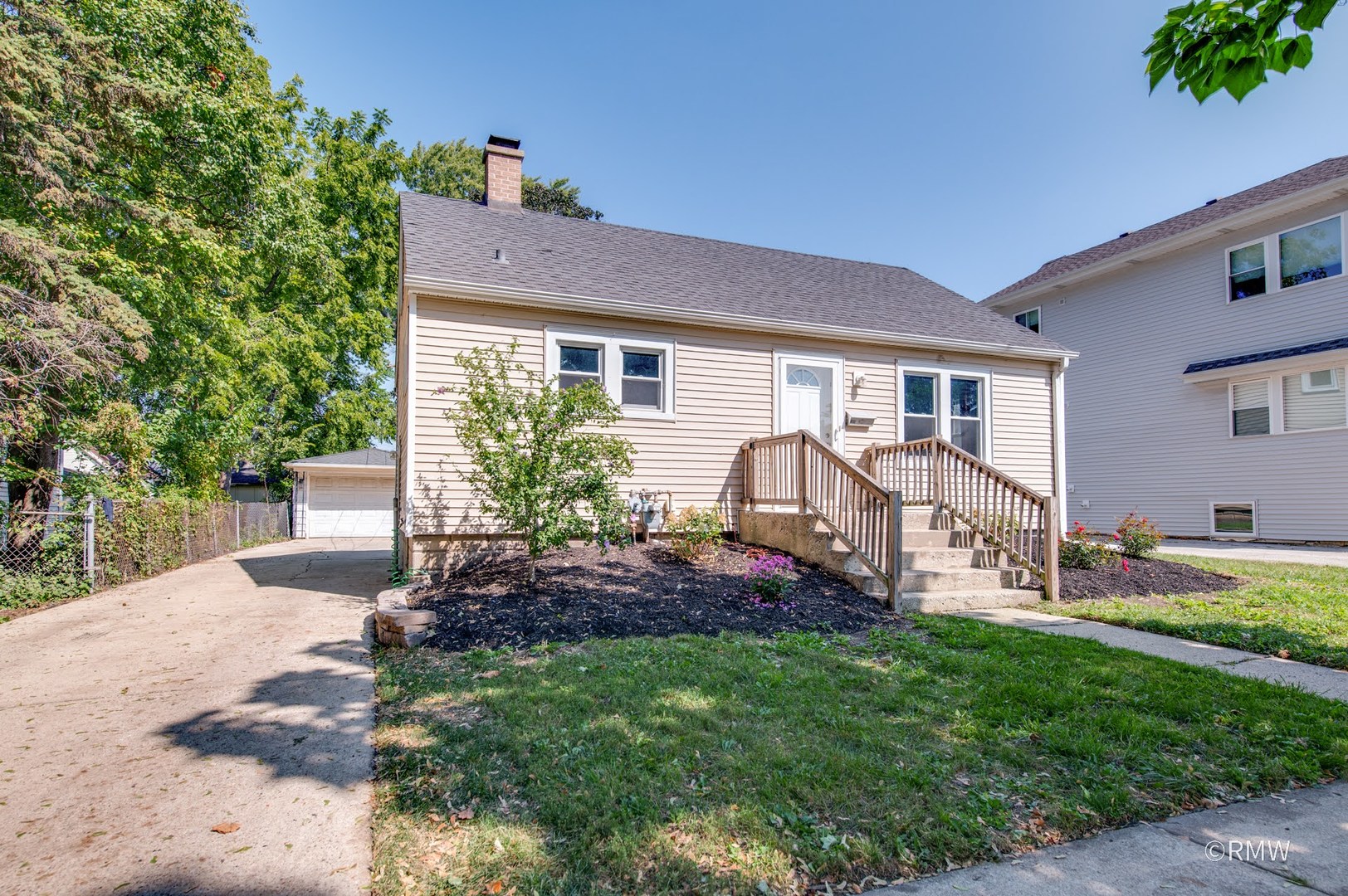 215 E Pine Avenue, Bensenville, IL 60106