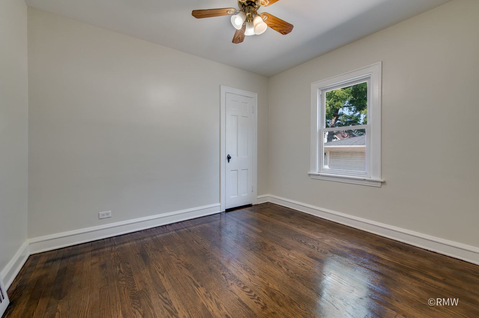 215 E Pine Avenue, Bensenville, IL 60106