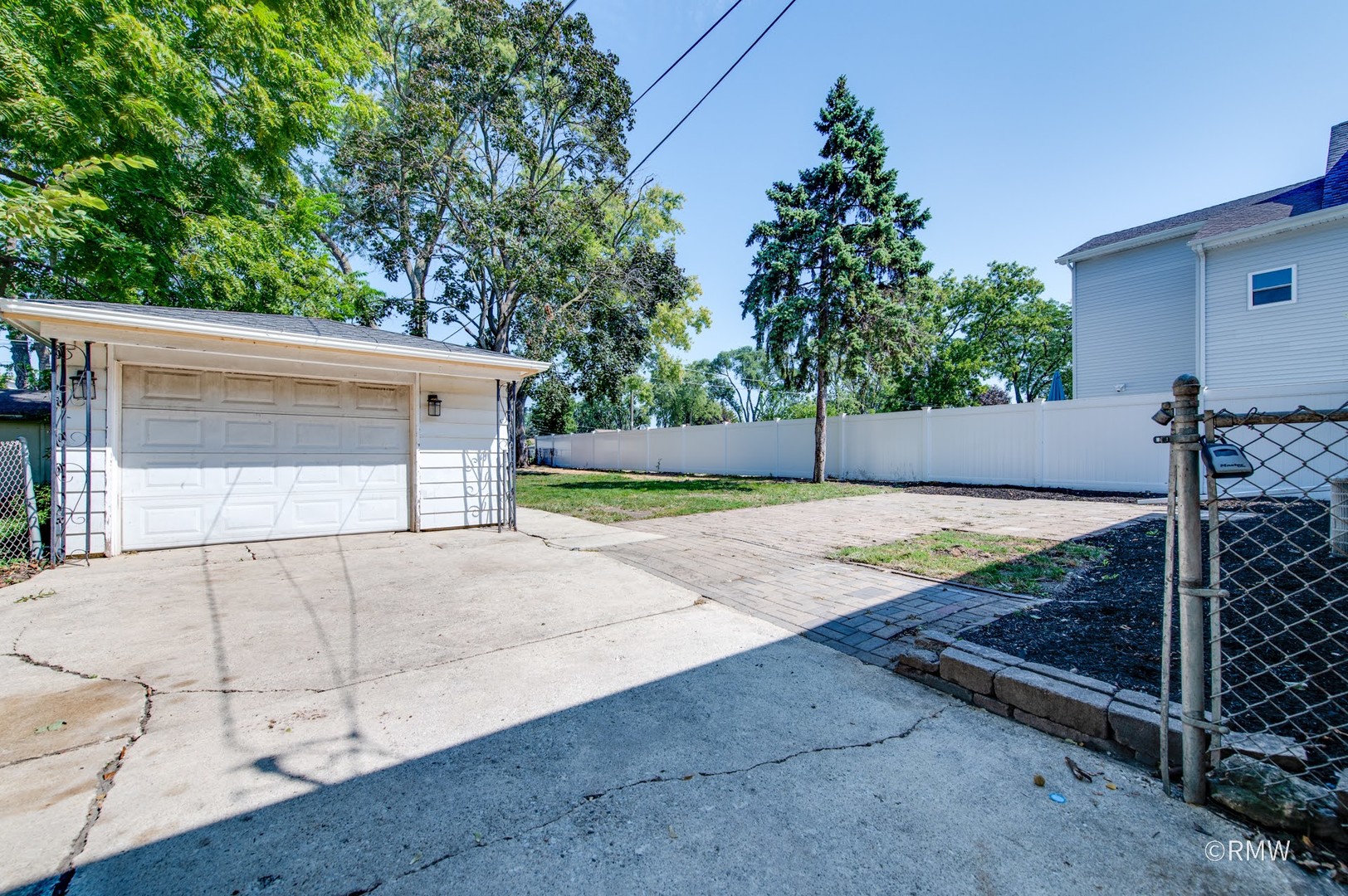 215 E Pine Avenue, Bensenville, IL 60106