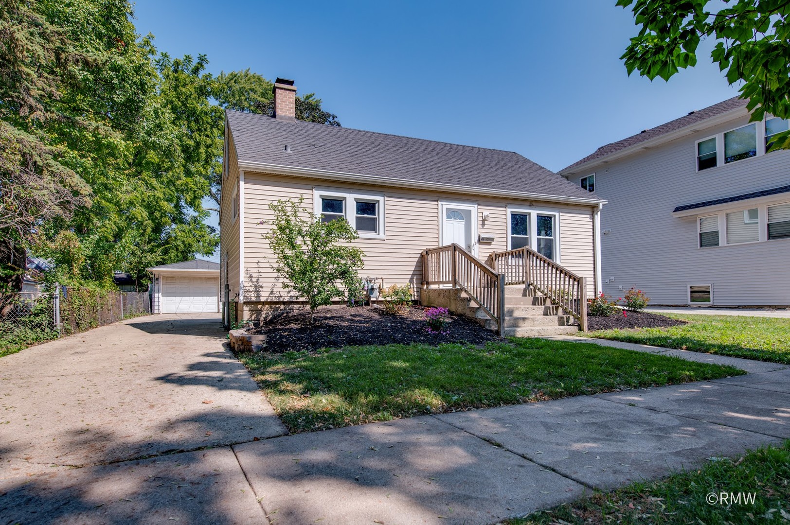 215 E Pine Avenue, Bensenville, IL 60106
