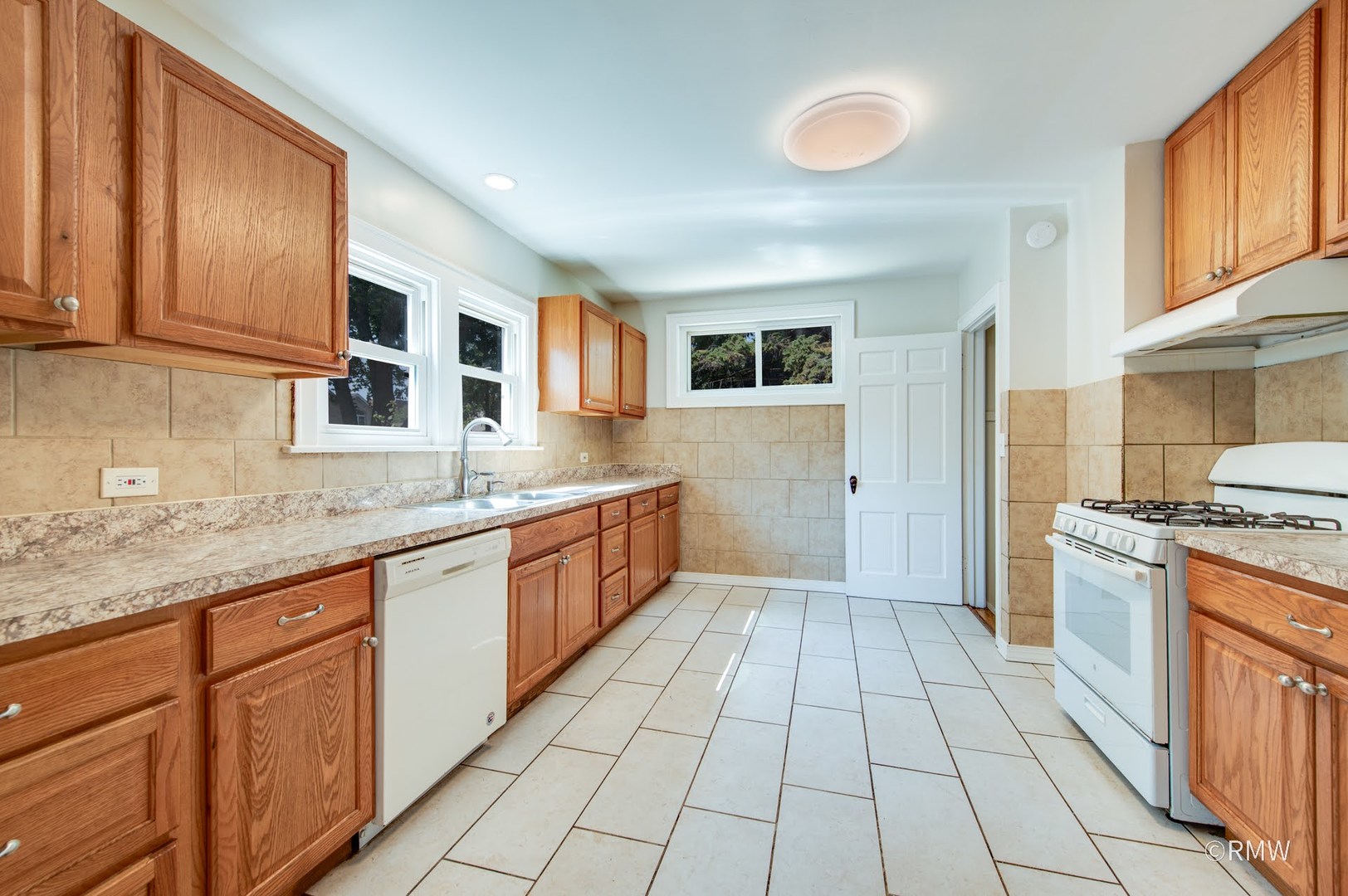 215 E Pine Avenue, Bensenville, IL 60106