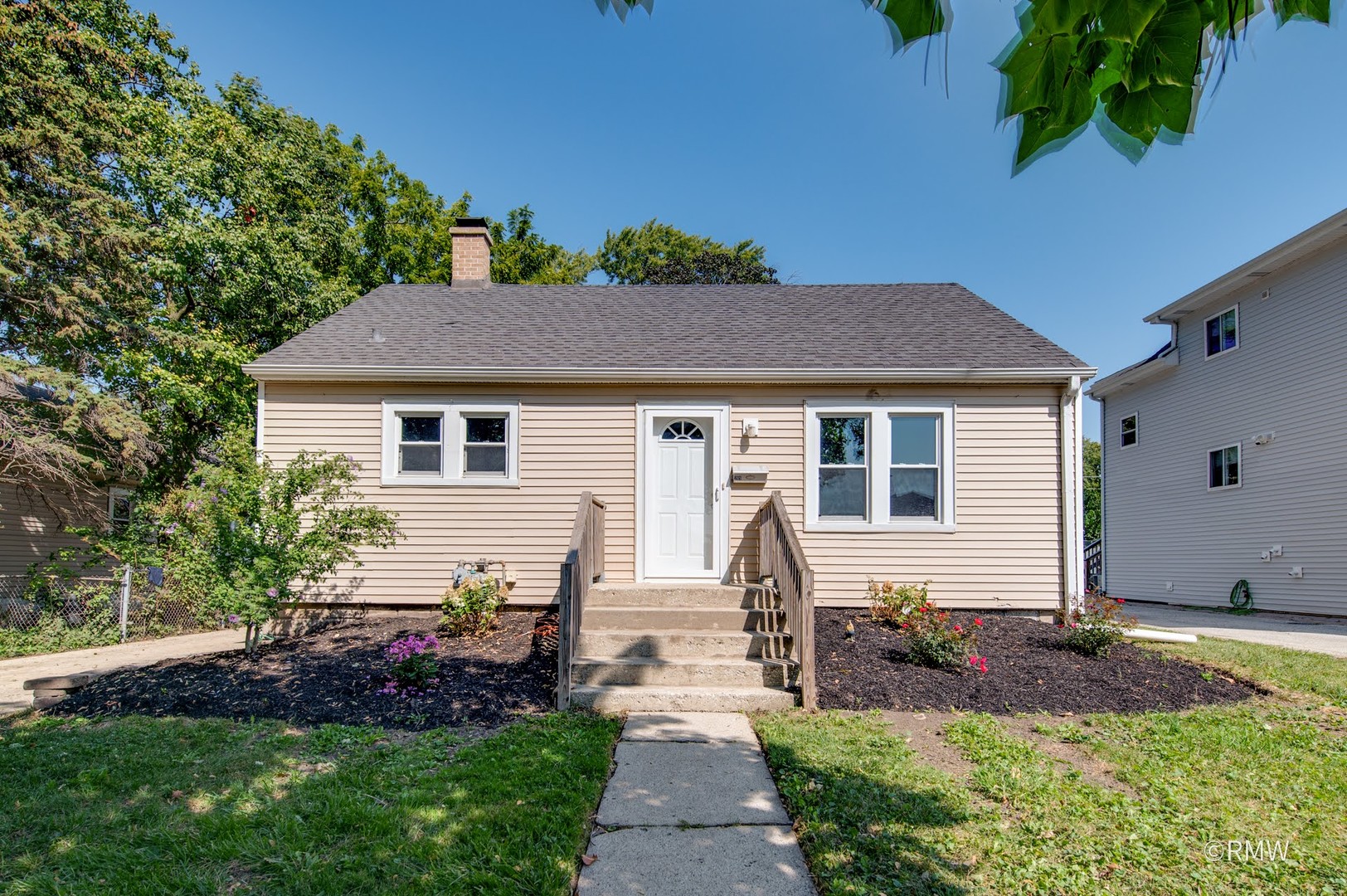 215 E Pine Avenue, Bensenville, IL 60106